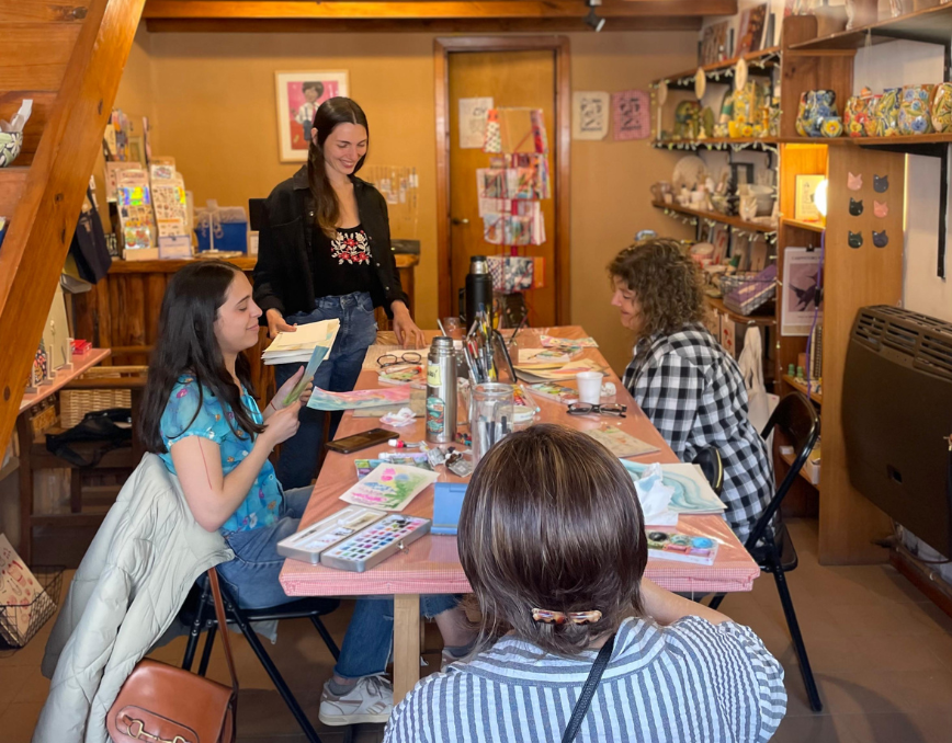 Talleres y charlas en La Hora Azul